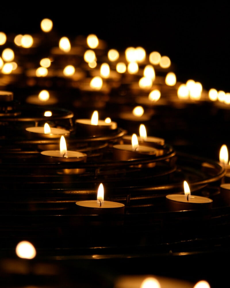 candles a symbol of grief